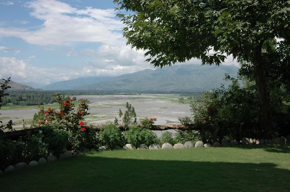 Rock City Resort Mingora Bagian luar foto