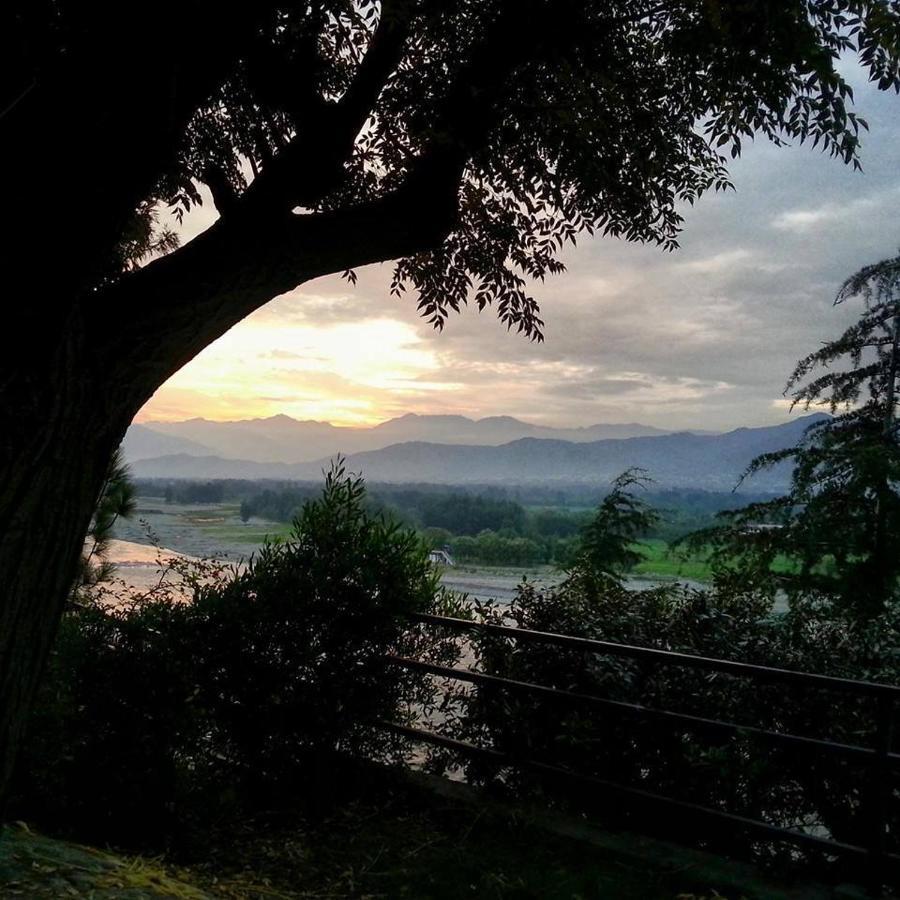 Rock City Resort Mingora Bagian luar foto